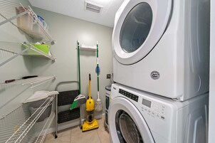 Signature Condo, 2 Bedrooms, Pets Allowed, Beach View | Laundry