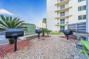 BBQ/picnic Area - Silver Beach 104 PET FRIENDLY! (Orange Beach)