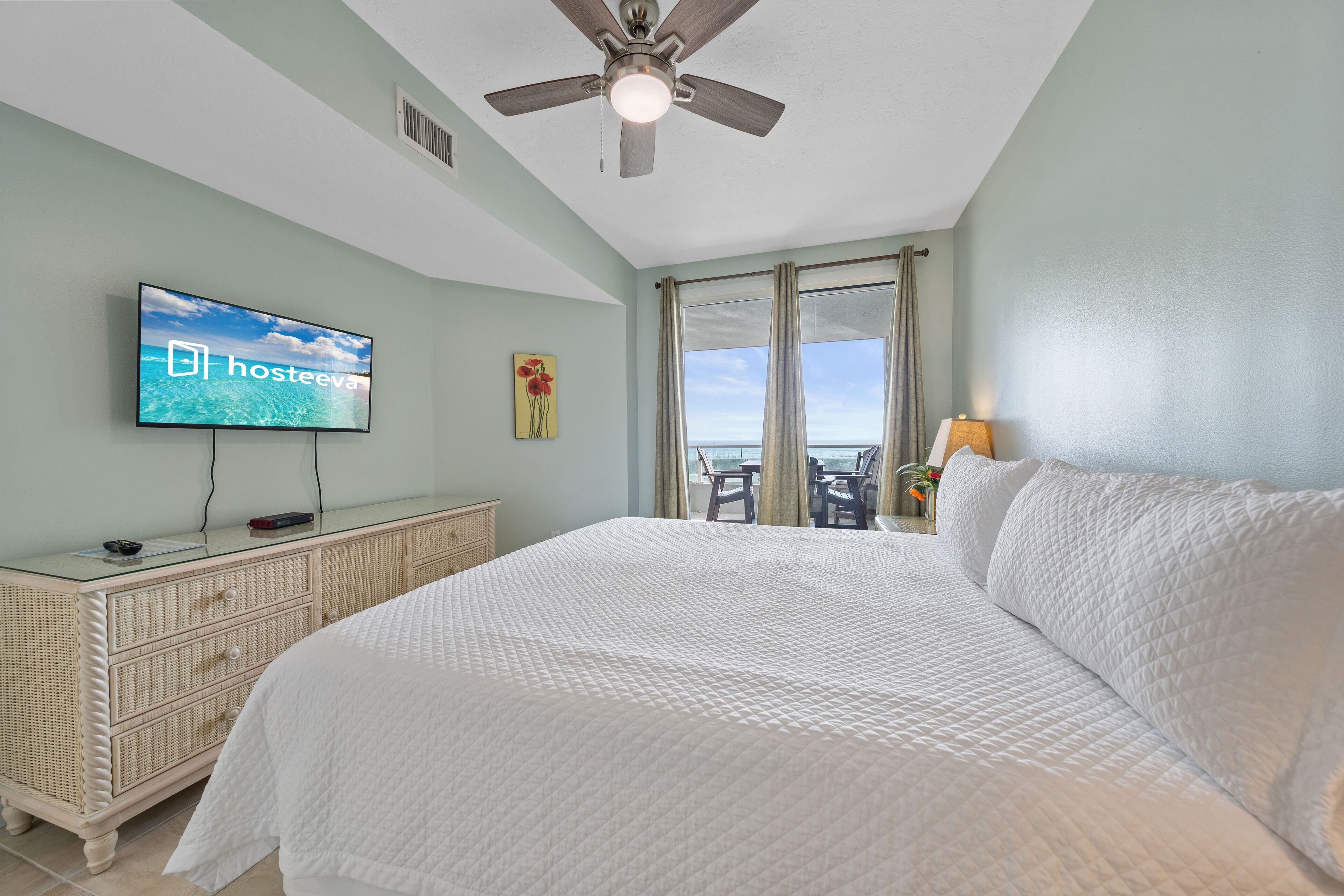 Condo Prestigio, 2 habitaciones, se aceptan mascotas, vista a la playa | Decoración personalizada y muebles diferentes 