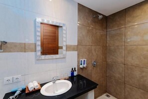 Room - The Lavana Jhonny Kibung Villas Lembongan (Bali)