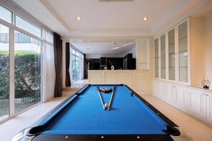Game room - Five bedrooms pool villa (Bangkok)