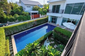 Outdoor pool - Five bedrooms pool villa (Bangkok)