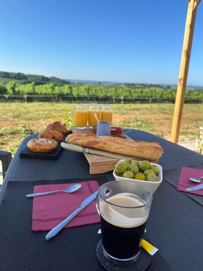 Free daily breakfast