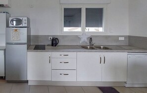 ห้องดีลักซ์ดับเบิล, วิวสระว่ายน้ำ | ตู้นิรภัยในห้องพัก, ผ้าม่านกันแสง, Wi-Fi ฟรี