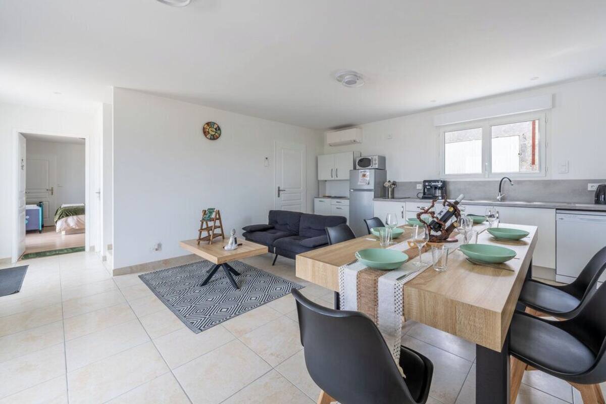 Luxury Double Room, Vineyard View | Living area | Toys