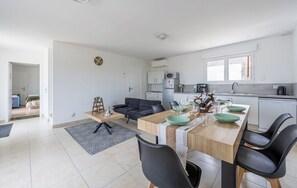 Luxury Double Room, Vineyard View | Living area | Toys