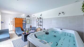 Een kluis op de kamer, verduisterende gordijnen, gratis wifi