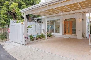 Unclassified image, 2 of 36, button - Bangkok four bedroom pool villa (Bangkok)