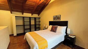 2 bedrooms, iron/ironing board, Internet, bed sheets