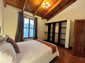 2 bedrooms, iron/ironing board, Internet, bed sheets