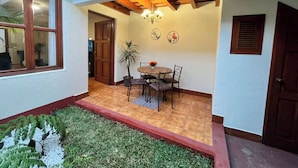 A patio with a table and chairs, a potted plant, and a ceiling fan. - Excellent location in Antigua for 4 guests (Antigua Guatemala)