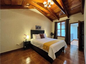 2 bedrooms, iron/ironing board, Internet, bed sheets