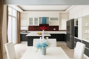 Bar (on property) - Holiday Pool Villa Pattaya (Pattaya)