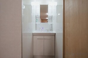 Unclassified image, 2 of 34, button - Oyama・Diamond・Yu (Tokyo)