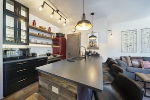 Fridge, microwave, oven, stovetop - Breckenridge 19 - One Bedroom Apartment, Sleeps 4 (Breckenridge)