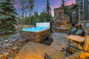 Outdoor spa tub - Breckenridge 32 - Four Bedroom Villa, Sleeps 10 (Breckenridge)