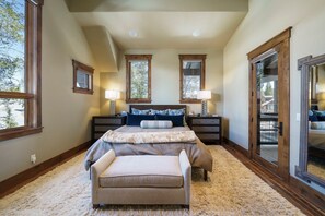 4 habitaciones, tabla de planchar con plancha, wifi y ropa de cama 