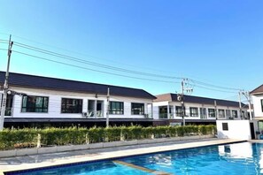 Outdoor pool - Pattaya Tay Emperor Holiday townhouse (Pattaya)