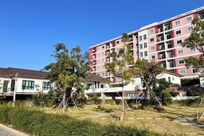 Unclassified image, 2 of 17, button - Pattaya Tay Emperor Holiday townhouse (Pattaya)