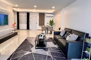 Room - Pattaya Tay Emperor Holiday townhouse (Pattaya)