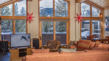 Smart TV, table tennis