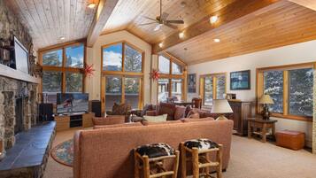 Smart TV, table tennis