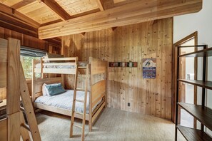 7 habitaciones, tabla de planchar con plancha, wifi y ropa de cama 