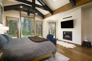 6 bedrooms, iron/ironing board, WiFi, bed sheets