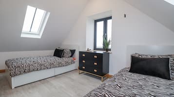 2 dormitoris, decoració individual i mobiliari individual