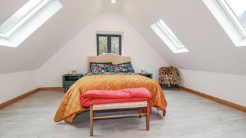 2 bedrooms, individually decorated, individually furnished, free WiFi