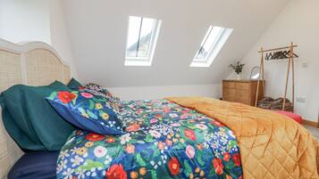 2 bedrooms, individually decorated, individually furnished, free WiFi