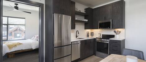 2 makuuhuonetta, silitysrauta/-lauta, Wi-Fi, vuodevaatteet