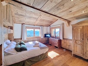 3 makuuhuonetta, silitysrauta/-lauta, ilmainen Wi-Fi, vuodevaatteet