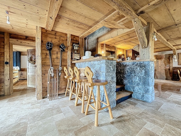 المنشأة من الداخل