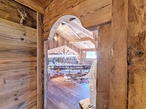 المنشأة من الداخل