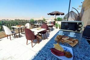 Unclassified image, 2 of 21, button - New Gardenia Pyramids view - Rooftop (Al Haraneyah)