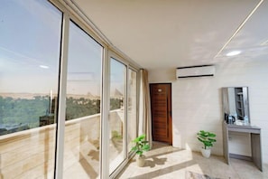 Room - New Gardenia Pyramids view - Rooftop (Al Haraneyah)