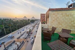Unclassified image, 3 of 21, button - New Gardenia Pyramids view - Rooftop (Al Haraneyah)