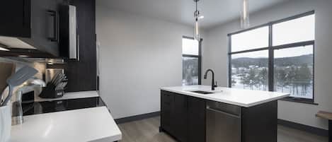 Frigorífic, microones, forn i placa de cuina