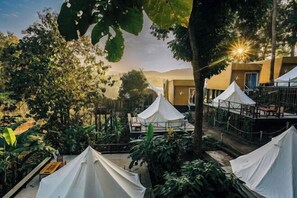 Tempat makan luar
