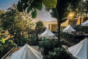 Tempat makan luar
