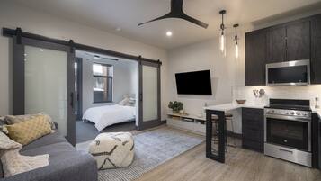 2 dormitoris, planxa i posts de planxar, wifi i roba de llit