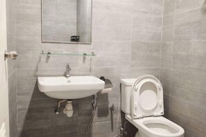 Bathroom - Riverine Diamond Studio RDA09 (Kuching)