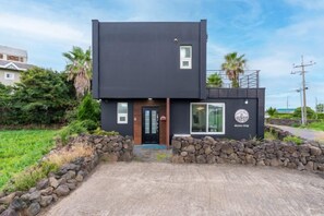 Unclassified image, 3 of 10, button - Domostay/Sagye Beach/Sanbangsan View/Pool Villa/3Queen Beds/2Bathrooms/Heated Pool (Seogwipo)