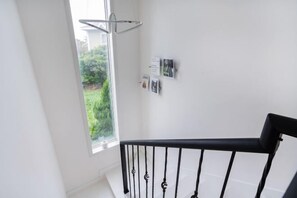 Room - Domostay/Sagye Beach/Sanbangsan View/Pool Villa/3Queen Beds/2Bathrooms/Heated Pool (Seogwipo)