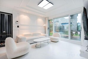 Unclassified image, 2 of 10, button - Domostay/Sagye Beach/Sanbangsan View/Pool Villa/3Queen Beds/2Bathrooms/Heated Pool (Seogwipo)