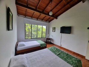 6 bedrooms, WiFi, bed sheets