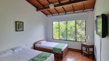 6 bedrooms, WiFi, bed sheets