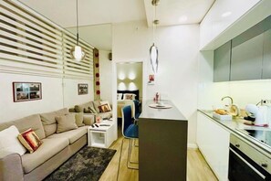 Ảnh chưa phân loại, 2 trong số 12 ảnh, nút