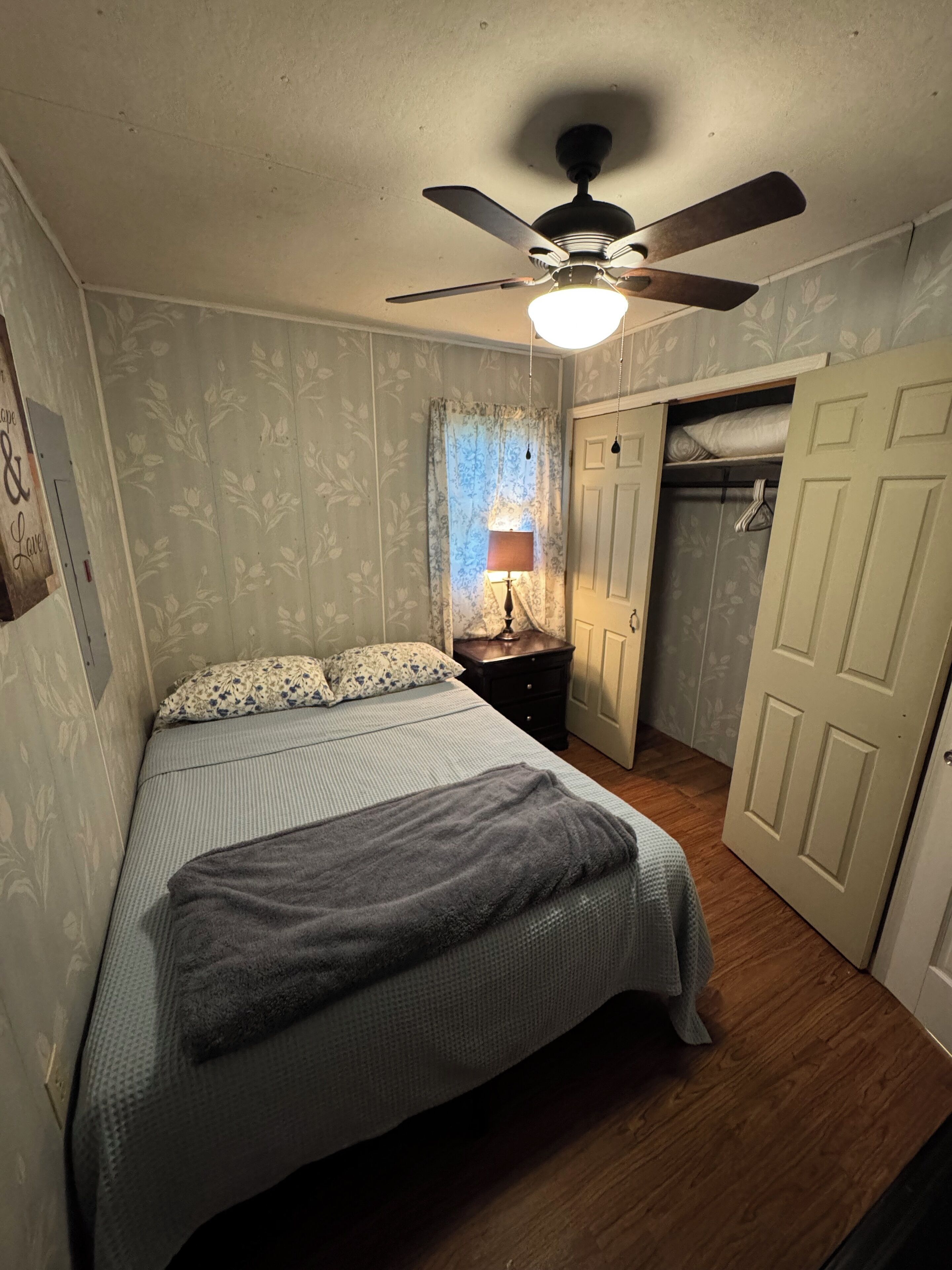 2 多间卧室、WiFi、床单